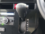 ストレート式のシフトレバーを採用しております♪シンプルなので、誰でも使いやすいですネ☆