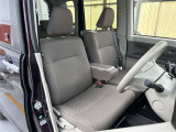 運転席シートにシートヒーターを搭載。目立ったシート汚れ・シートのへたり等は見当たりません。