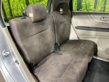 後部座席も気になるようなキズ・汚れやへたり等、大きなダメージはなく、良好な状態です。