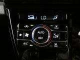 オートエアコンは、常にお好みの温度に調整ができ車内を快適な空間に保ってくれます。