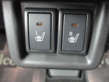 シートヒーターが前席についています。