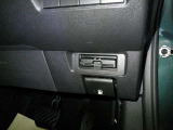 運転席から手の届く位置に ETC2.0付いております。高速道路の料金所もスムーズに通過できますよ♪
