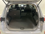 後部座席は分割でシートを倒すことができます。大きな荷物、ゴルフバックも積めます。上質で広々とした室内だから、みんなが心地よく車内で快適に過ごせます♪