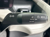 【オートライト】周りの明るさに応じて自動でヘッドライトの点灯・消灯ができる機能です!ライトの付け忘れ・消し忘れなどが無くなり、雨の日や夕方の走行も安心!トンネル通過時も便利ですね♪