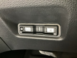 ハンドルの左下にETCがついています。高速道路の料金所の通過も楽々です。 カードの取り出しもしやすい場所についています。