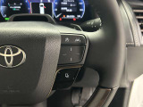 前方の車との車間を設定し、スピードを上げたり緩めたりを自動で行ってくれる追尾式の「レーダークルーズ」。上級装備の一つです!高級車にしかつかない嬉しい機能です。