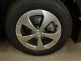 お洒落は足元から♪純正アルミホイール装着です!