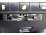 高速道路の利用時に便利なETC。料金所での停車や小銭を探す手間がなくなり快適です♪見た目もすっきりとしたビルトインタイプを装備しています。