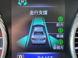 【プリクラッシュセーフティ】前方の車両等を検知し、衝突しそうな時は警報で注意を促し、ブレーキを踏む力をサポート。ブレーキを踏めなかった場合は衝突被害軽減ブレーキが作動、衝突回避をサポートします。