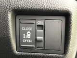 【パワースライドドア】スマートキーや運転席のスイッチでスライドドアの開閉が可能♪電動だから力を入れてドアを開ける必要が無く、小さいお子様でも、重い荷物を持っている時もラクに開け閉めできます♪