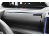 運転席インパネアッパーボックス(USB電源付き)