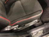 痛みの出やすい運転席シートの角、フロアマット、座面、ともに良好です