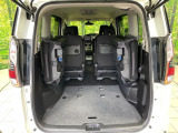 後席を格納すると、これだけの広さが!シーンに合わせたシートアレンジで、大きな荷物も積むことが出来ます♪