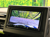 【バックカメラ】駐車時に後方がリアルタイム映像で確認できます。大型商業施設や立体駐車場での駐車時や、夜間のバック時に大活躍!運転スキルに関わらず、今や必須となった装備のひとつです!