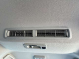 天井に後席ファン付き☆カビ菌やウイルスなどの作用を抑える「プラズマクラスター」を搭載してます☆エアコンの風を後席に送風する☆空気を循環させて、室温を均等にする☆などの特徴もあります♪