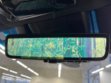 【デジタルインナーミラー】後席の大きな荷物や同乗者で後方が確認しづらい時でも安心!カメラが撮影した車両後方の映像をルームミラー内に表示。クリアな視界で状況の確認が可能です!