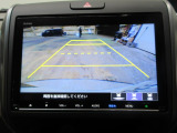 バックカメラの画像です。ガイドラインがスムースな車庫入れをサポートいたします!車庫入れの安心感がアップしますね☆