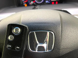 【Hondaスマートキー】カバンやポケットに入れたままでもドアの施錠・解錠が可能なスマートキーを装備。エンジンのオン・オフ時もカギを取り出す必要が無いからとっても便利です♪