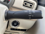 【 オートライト 】オートライトなのでライトの点け忘れを気にすることなく運転が出来ます。