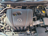 24Vマイルドハイブリッドで爽快な走りを実現する「e-SKYACTIV-G 2.0」。高効率エンジンと電動化技術の組み合わせにより、燃費性能とアイドリングストップ機能をさらに向上させました。