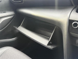 【グローブボックス】大容量のグローブボックスです!!車検証ケース他、日頃使う小物類の収納スペースもたくさんあります!