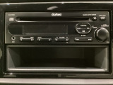 純正CDチューナーにはAUX入力端子がついてますので外部入力から音楽などを楽しめます。その下には1DIN分の小物入れがついています。CDケースなどを入れるのに便利です。
