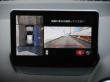 【360&deg;ビュー・モニター】前後左右4つのカメラ映像をさまざまな走行状況に応じて切り替えてセンターディスプレイに表示することで、駐車時や狭い道でのすれ違い時、見通しの悪い交差点進入時でも安心感を高めます。