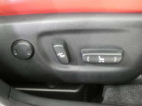 運転席電動シートは、シートポジションを細かく調整できるので長時間の運転もリラックスできますね。