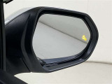 ウインカーミラーにはBSM(ブラインドスポットモニター)を搭載。隣を走る車両が死角に入るとLEDインジケーターを点灯。また、ウィンカーを出すとインジケーターも光って点滅!注意を促してくれます