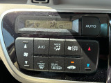車内環境を自動でコントロールするフルオートエアコン。長距離ドライブも快適です。