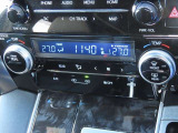 デュアルオートエアコン搭載☆運転席と助手席でエアコンが独立しているのでドライバーも同乗者もより快適にドライブができます♪