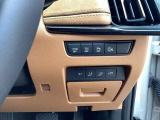 運転席10Wayパワーシート&ドライビングポジションメモリー機能付き