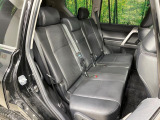 後部座席も気になるようなキズ・汚れやへたり等、大きなダメージはなく、良好な状態です。