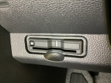 ハンドルの左下にETCがついています。高速道路の料金所の通過も楽々です。 カードの取り出しもしやすい場所についています。