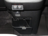 運転席・助手席シートヒーター付です。寒い日のお出かけも楽しくなります。  アクセサリーソケットもあります。
