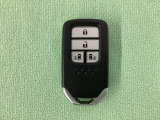 スマートキー付きですからドアロックの開閉およびエンジンスタートが楽々です。電動スライドドアの開け閉めもボタンで操作できます。