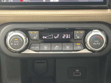 オートエアコン装備車です、また前席シートヒーター装備しております。