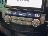 【左右独立型フルオートエアコン】運転席と助手席でそれぞれお好みの温度に設定可能。同乗者にも配慮した、快適な空調をお届け致します。