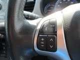 ステアリングにはさまざまなスイッチが付いておりますので運転しながらの操作も楽ちんです♪