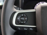 ステアリングスイッチ付き。前方から目を離すことなく操作することが可能です。