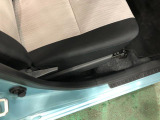 痛みの出やすい運転席シートの角、フロアマット、座面、ともに良好です
