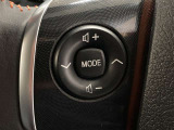 ステアリングスイッチ付き。前方から目を離すことなくオーディオ操作をすることが可能です。