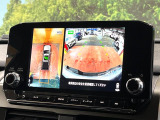 【マルチアラウンドモニター】専用のカメラにより、上から見下ろしたような視点で360度クルマの周囲を確認することができます☆死角部分も確認しやすく、狭い場所での切り返しや駐車もスムーズに行えます。