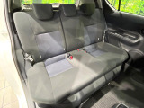 後部座席も気になるようなキズ・汚れやへたり等、大きなダメージはなく、良好な状態です。