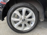【純正14インチアルミホイール】外観にマッチした純正アルミホイールを装着しております。各種社外アルミホイールや、スタッドレスタイヤも取扱いしております。是非ご相談くださ