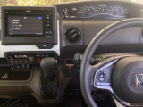【eコンスイッチ】低燃費運転をサポートするECONモード。スイッチをONすると、エンジンやトランスミッション、A/Cなどを協調制御し、燃費の向上に貢献。エコドライブの効果を高めます。