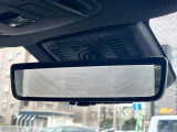 【デジタルインナーミラー】後席の大きな荷物や同乗者で後方が確認しづらい時でも安心!カメラが撮影した車両後方の映像をルームミラー内に表示。クリアな視界で状況の確認が可能です!