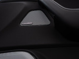 メーカーオプションのB&Wプレミアムサウンドは室内を包み込むコンサート会場のような音を奏でます。