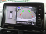 周囲の状況が分かるアラウンドビューモニター搭載。苦手な縦列駐車もこれがあれば安心ですね。