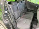 後部座席も気になるようなキズ・汚れやへたり等、大きなダメージはなく、良好な状態です。